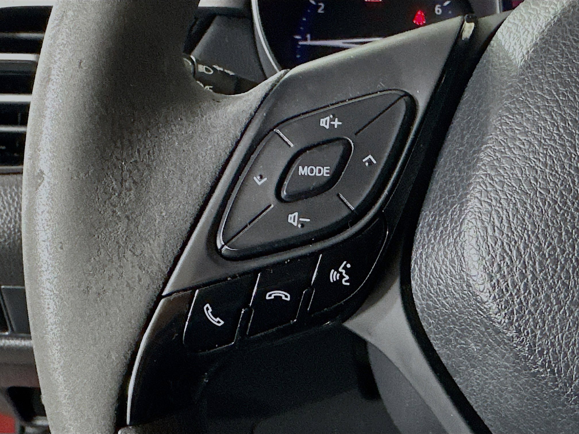 Used 2020 Toyota C-HR LE FWD image 16