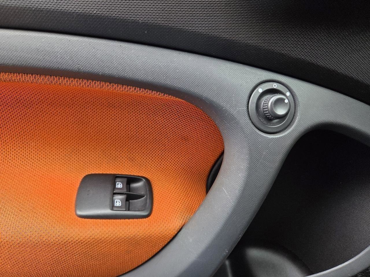 Used 2016 smart fortwo passion RWD image 22