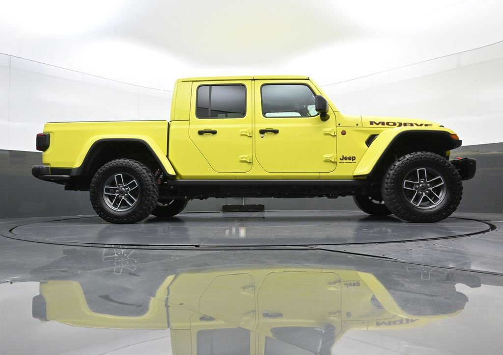 Used 2024 Jeep Gladiator Mojave AWD/4WD image 27
