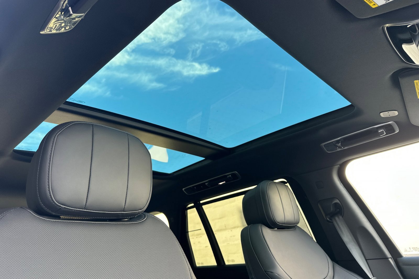 New 2025 Land Rover Range Rover Long Wheelbase SE image 16