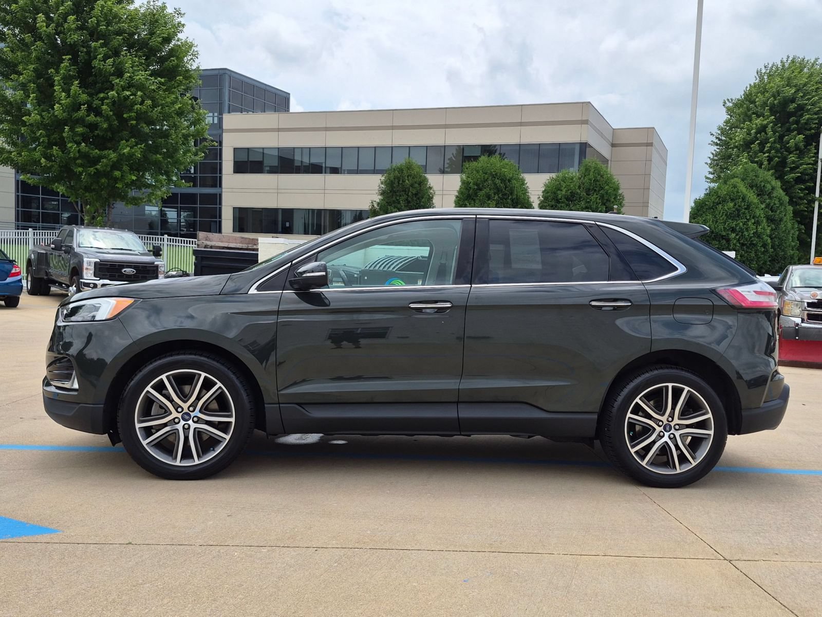 Used 2022 Ford Edge Titanium w/ Equipment Group 301A AWD/4WD image 9
