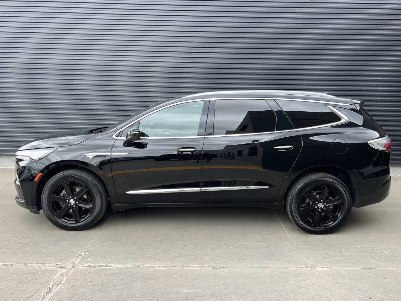 Used 2024 Buick Enclave Essence w/ Sport Touring Edition AWD/4WD image 9