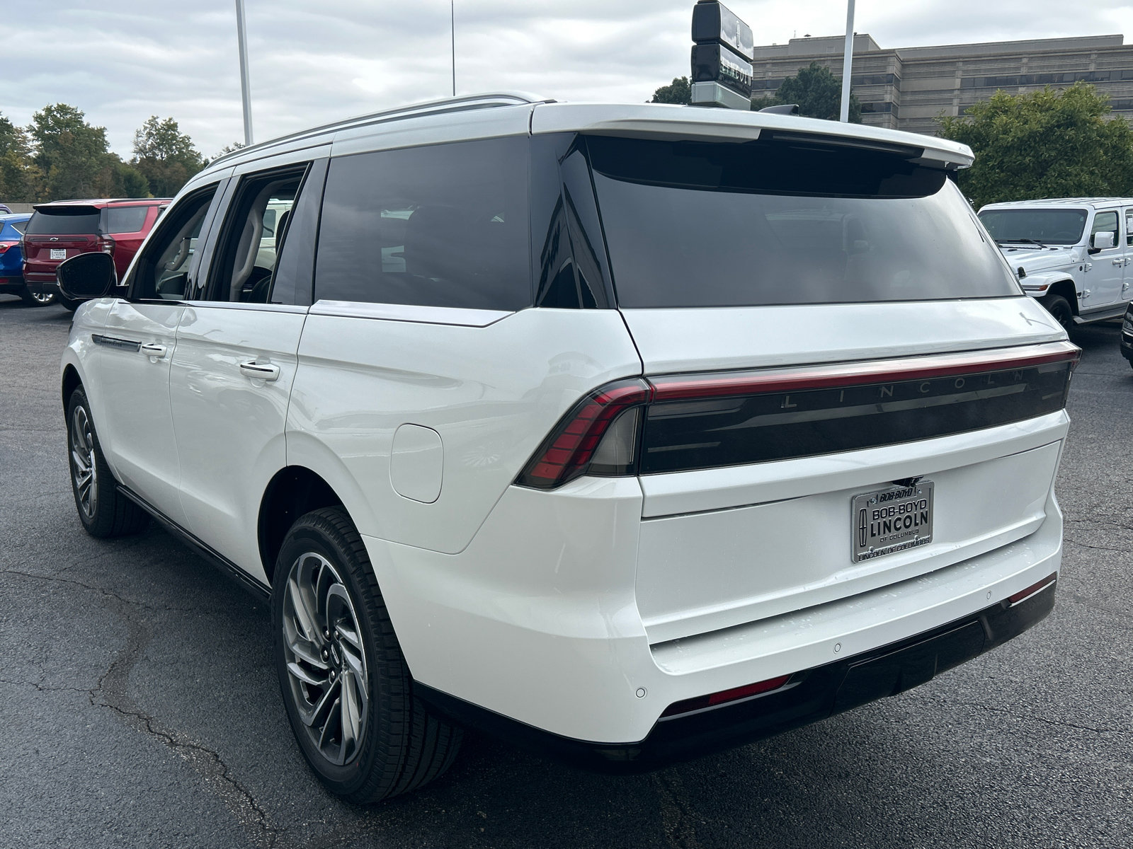 New 2027 Lincoln Navigator Reserve AWD/4WD image 5