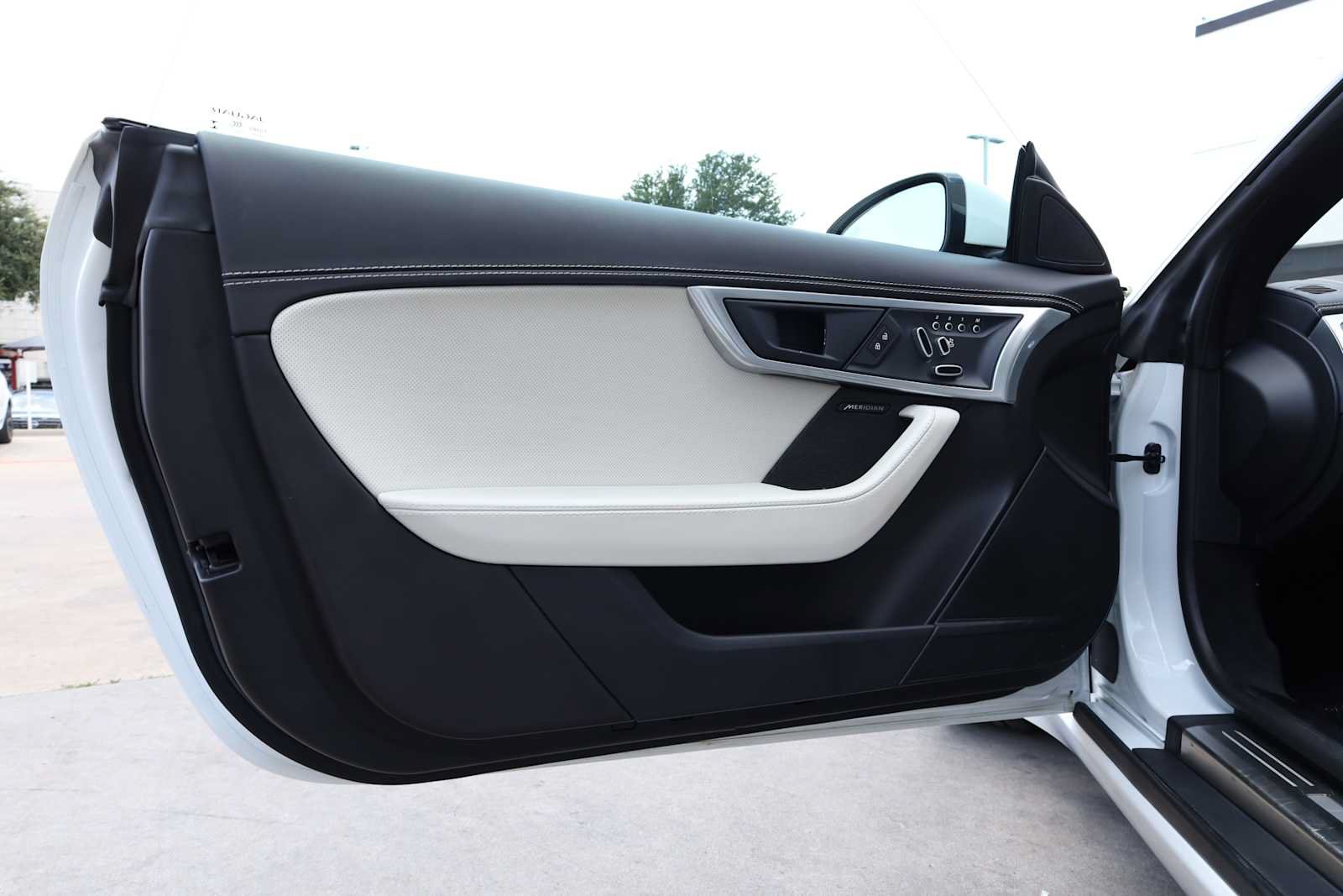 Used 2021 Jaguar F-TYPE Convertible RWD image 39