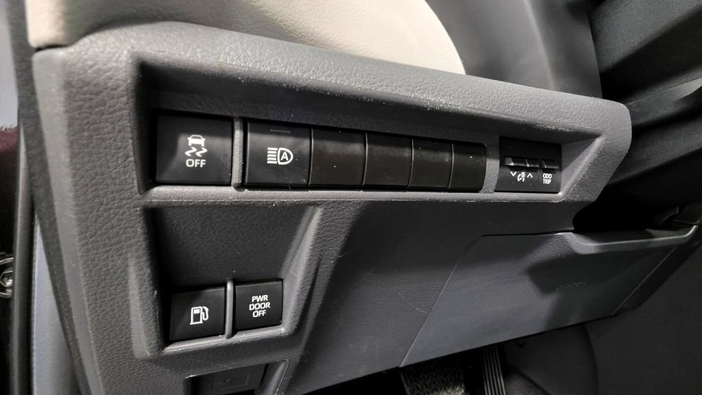 Used 2024 Toyota Sienna XLE image 20