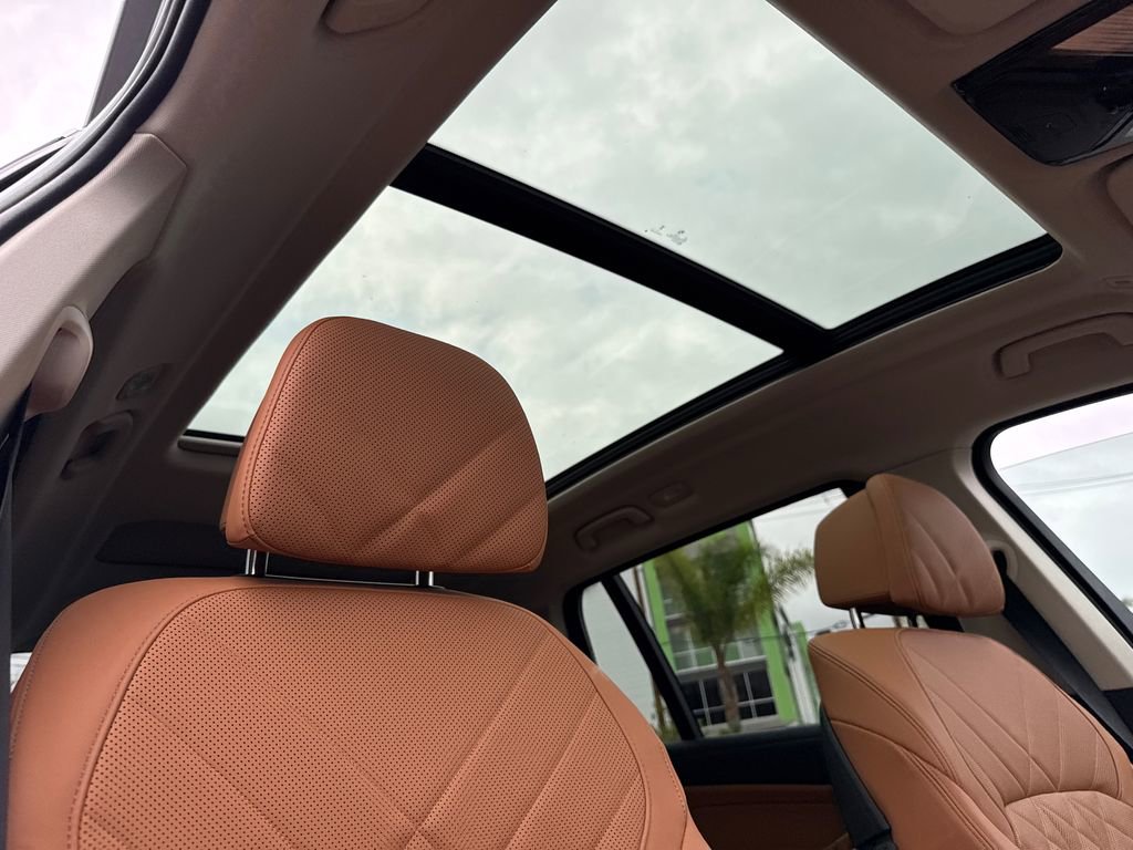 Used 2024 BMW X7 xDrive40i w/ Premium Package image 38