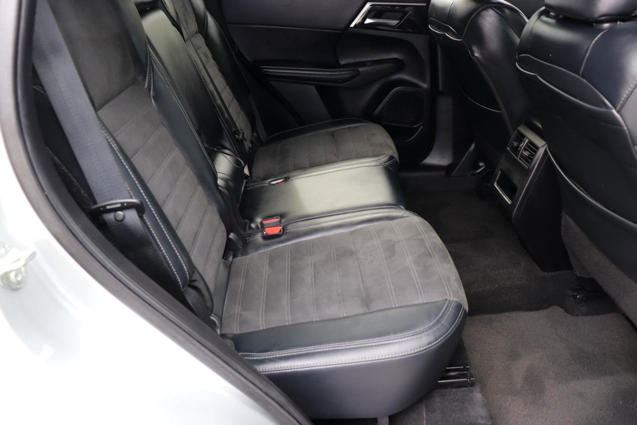 Used 2024 Mitsubishi Outlander AWD image 15