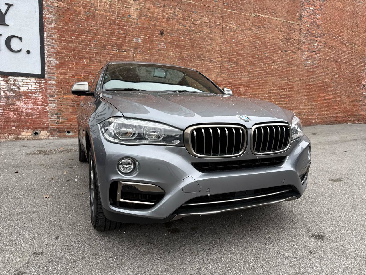 Used 2019 BMW X6 xDrive50i w/ Executive Package image 2