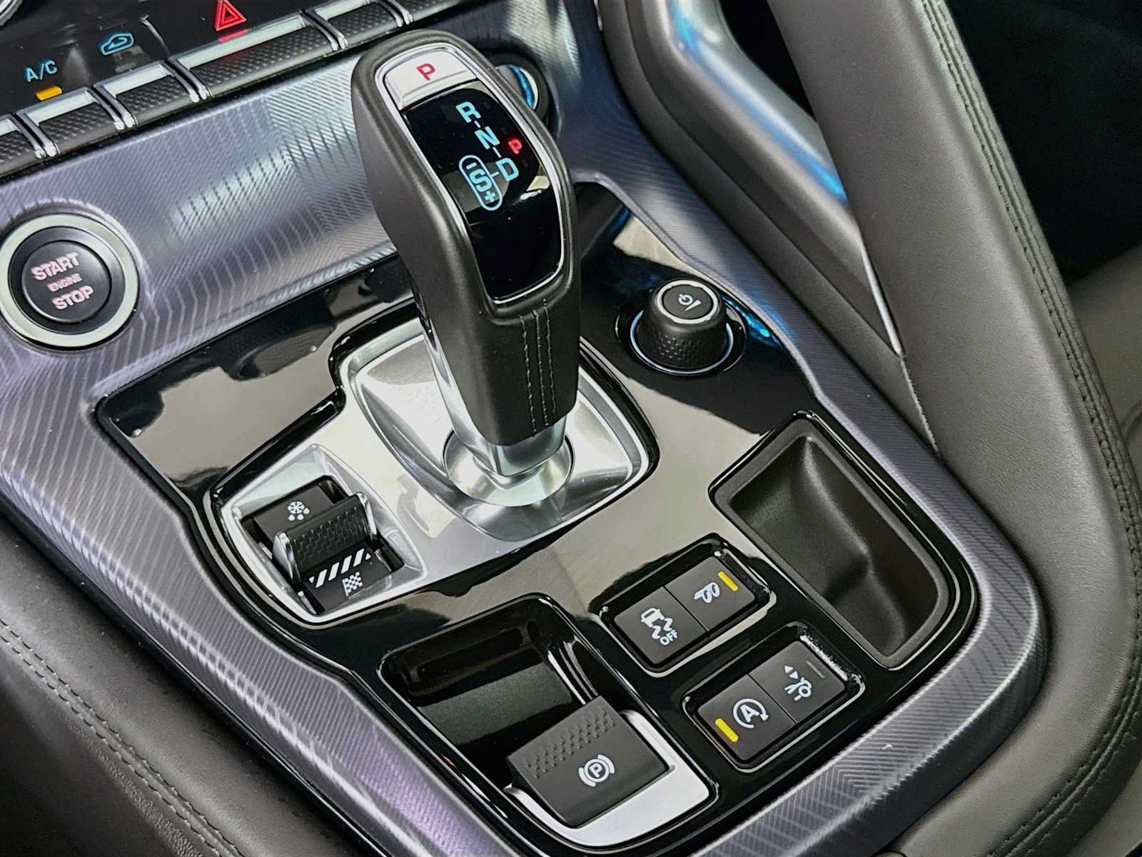 Used 2024 Jaguar F-TYPE R-Dynamic RWD image 18