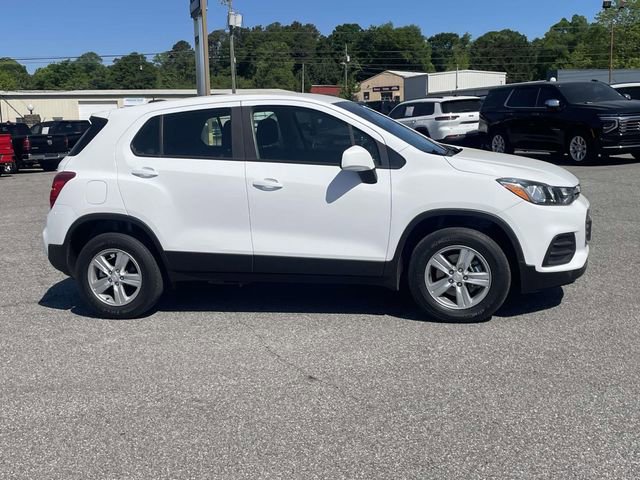 Used 2022 Chevrolet Trax LS AWD/4WD image 2