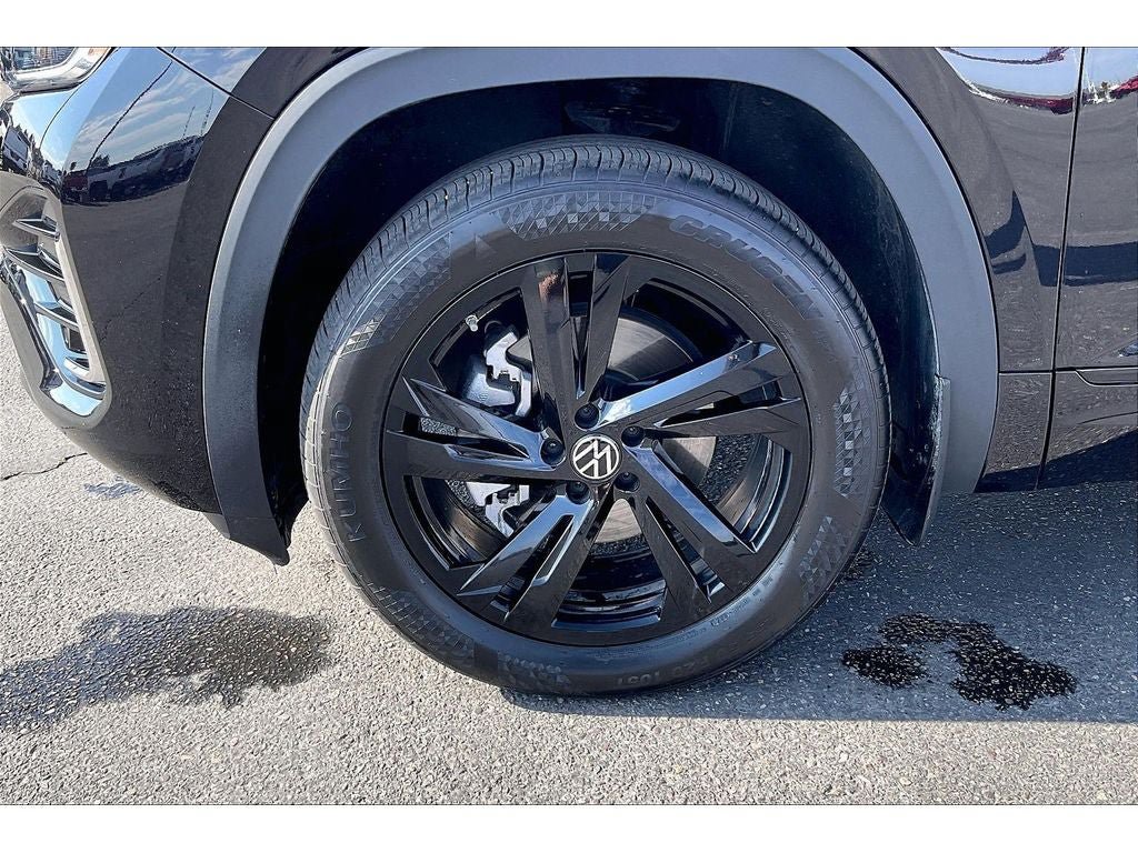 Used 2025 Volkswagen Atlas Cross Sport SEL R-Line AWD/4WD image 10