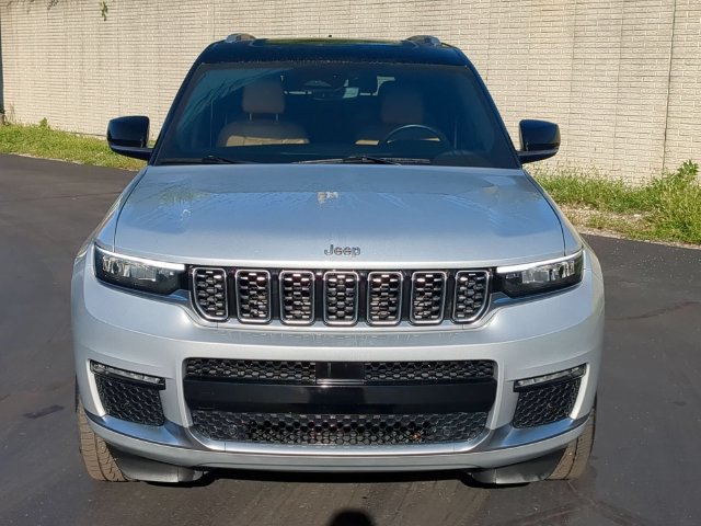 Used 2022 Jeep Grand Cherokee L Summit w/ Luxury Tech Group V AWD/4WD image 9