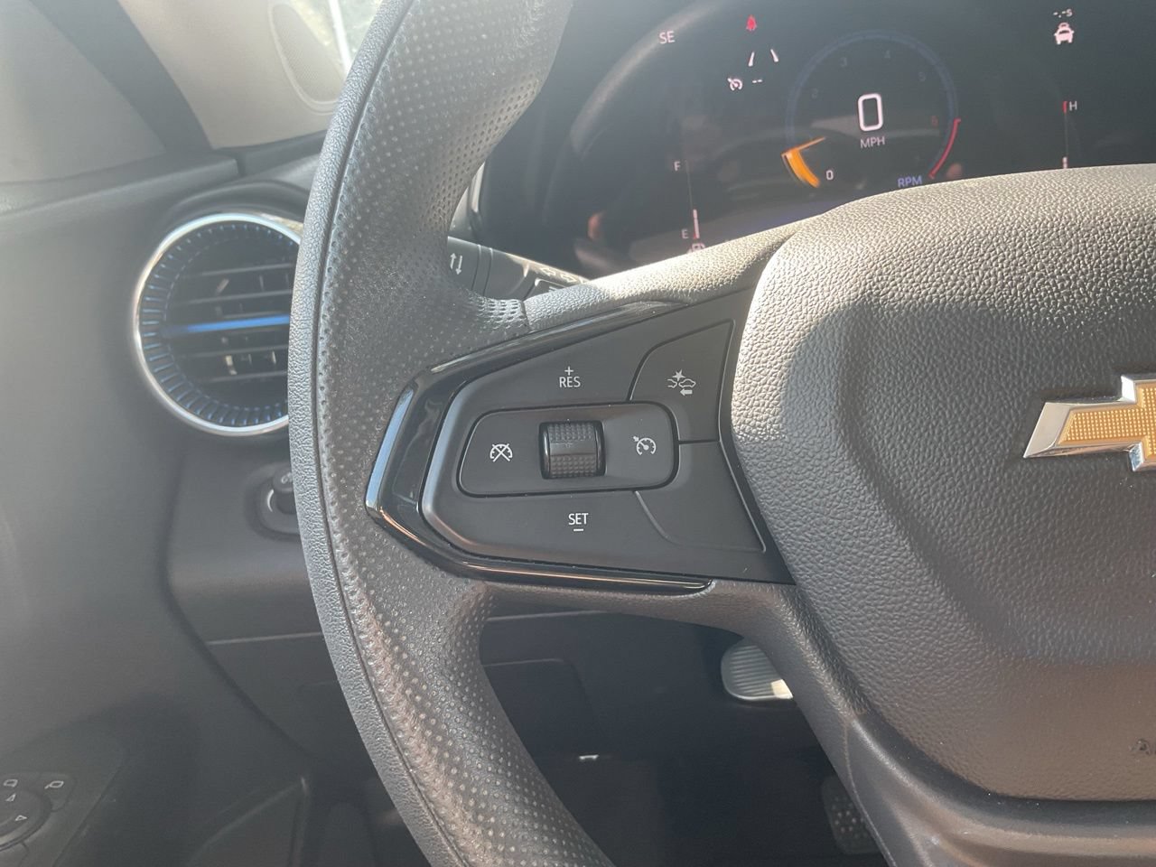 Used 2025 Chevrolet Trax LT FWD image 25