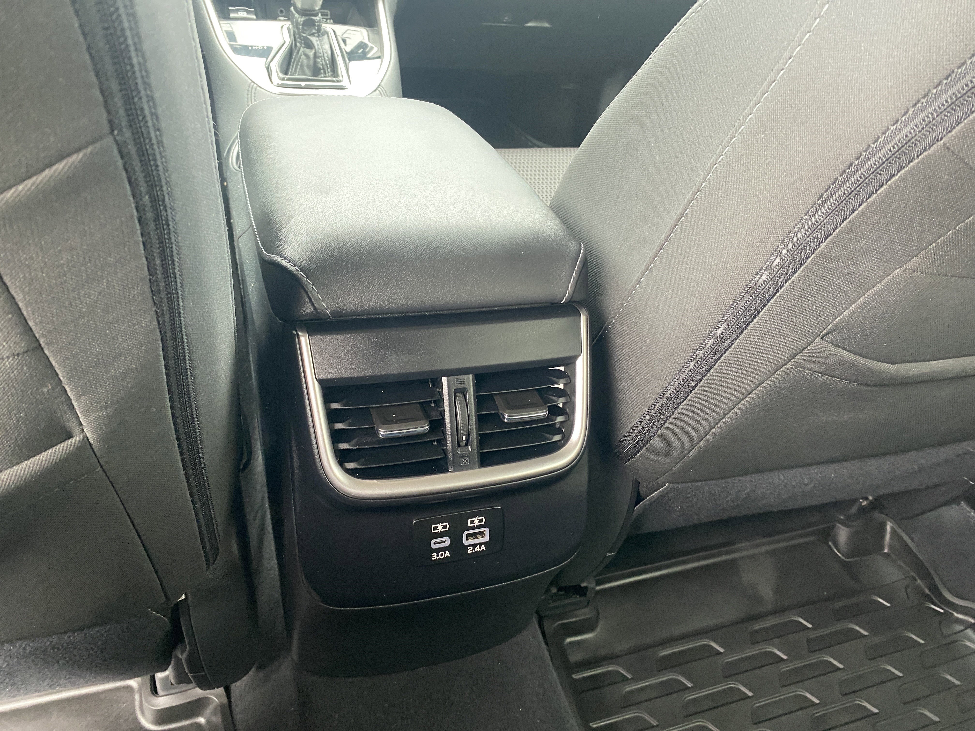 Used 2025 Subaru Outback Premium image 31