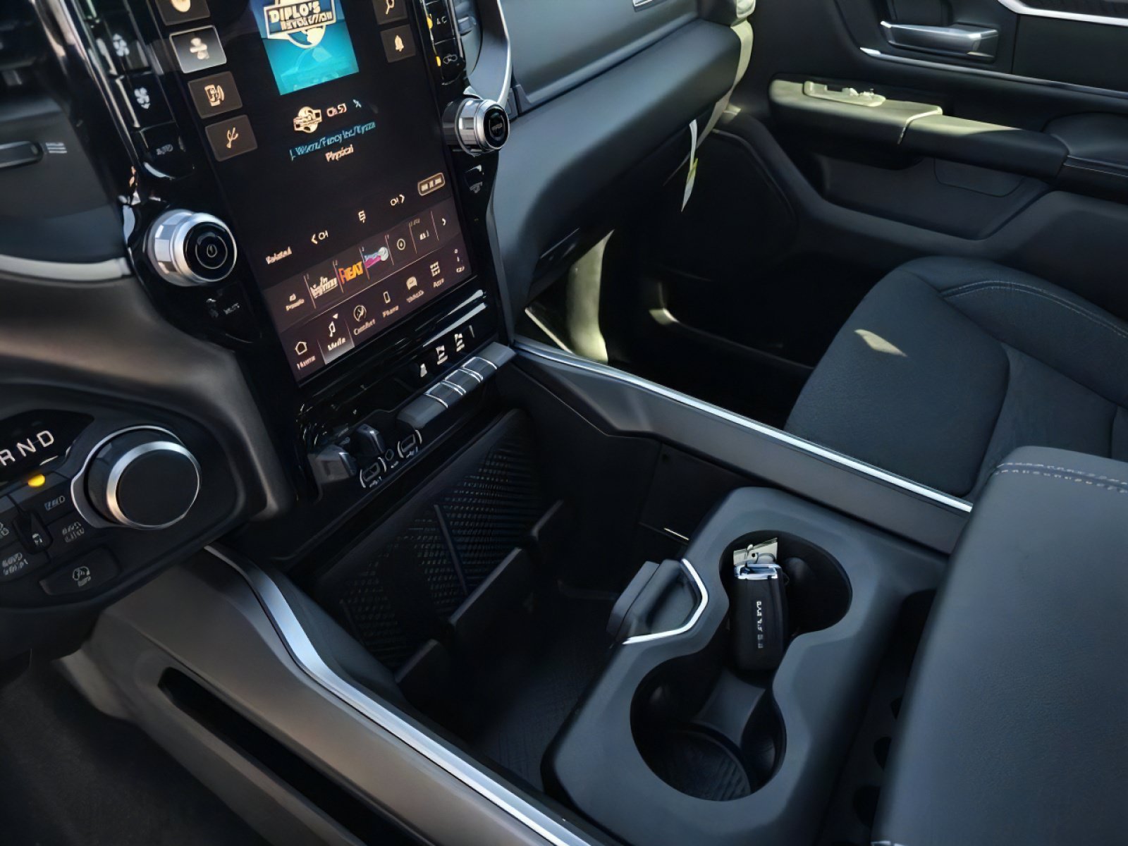 New 2026 RAM 1500 4x4 Crew Cab image 17