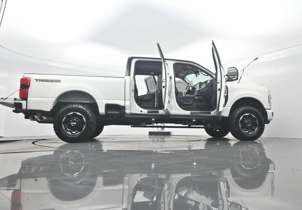 Used 2025 Ford F250 Lariat w/ Tremor Off-Road Package AWD/4WD image 56
