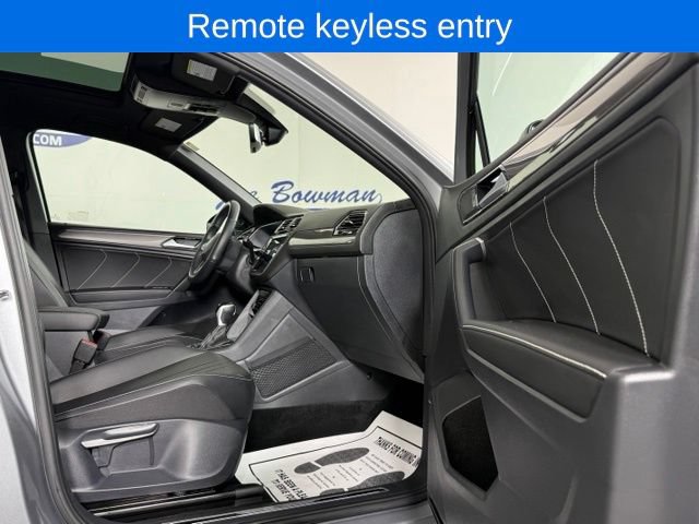 Used 2023 Volkswagen Tiguan SE R-Line FWD image 16