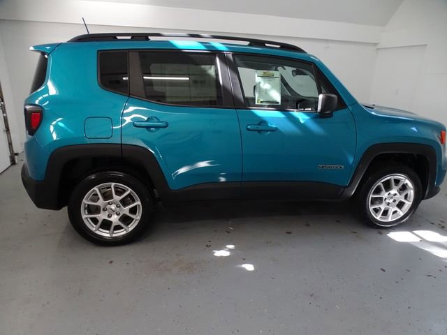 Certified 2022 Jeep Renegade Latitude AWD/4WD image 23