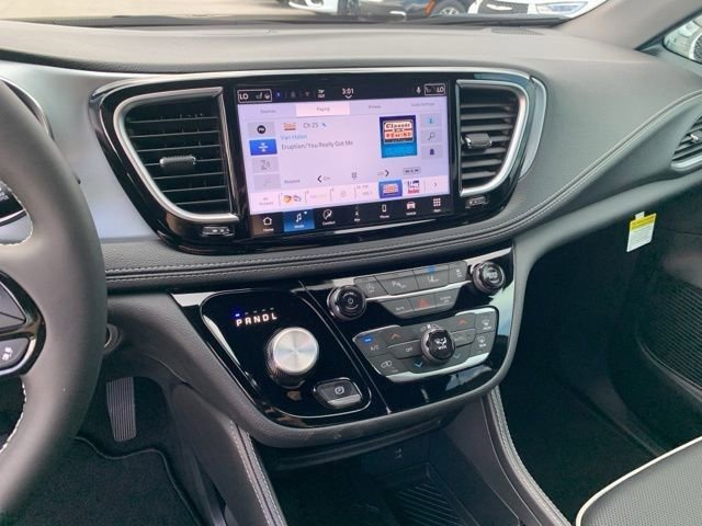 New 2026 Chrysler Pacifica Limited w/ S Appearance Package image 18