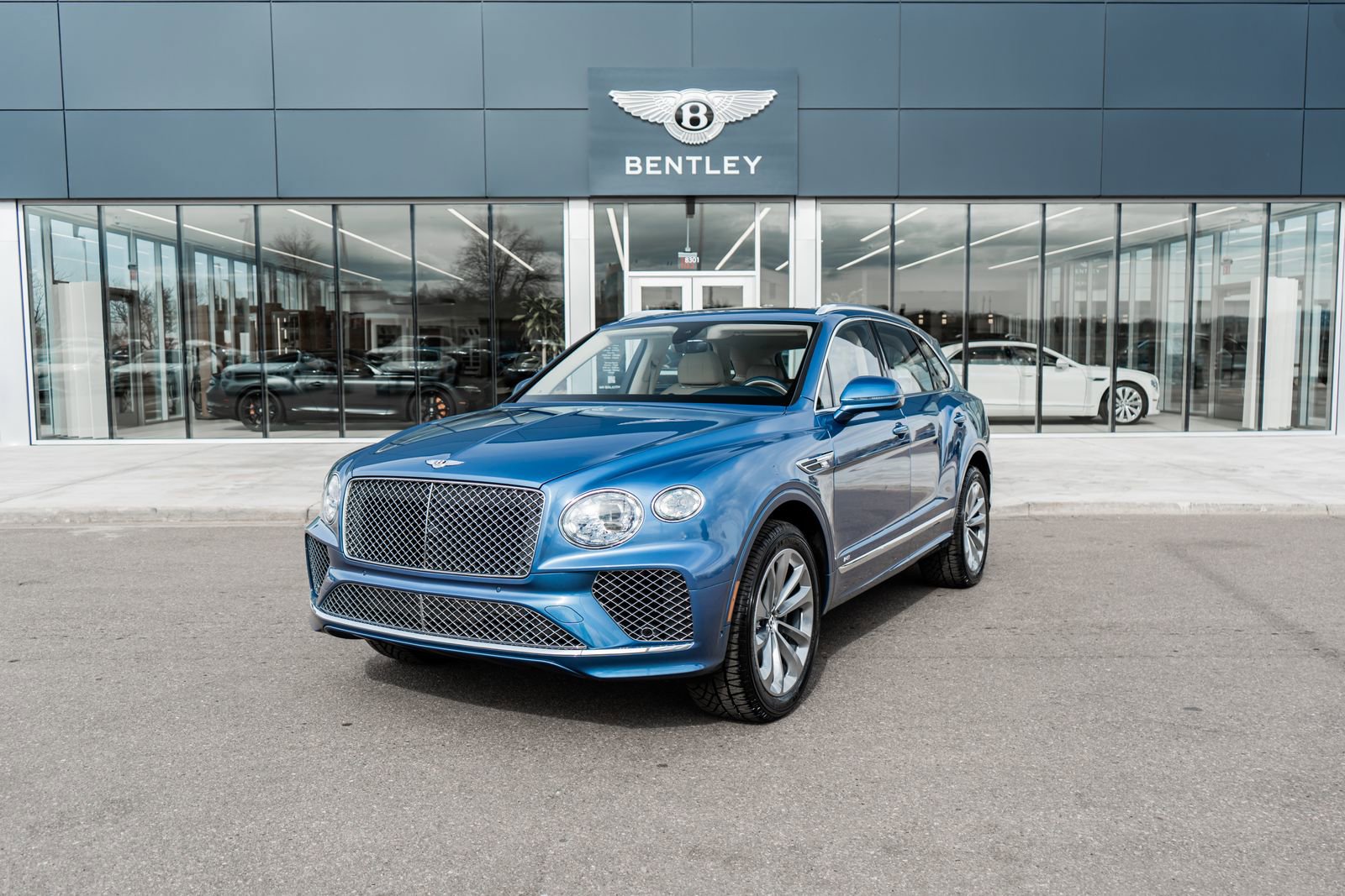 Used 2022 Bentley Bentayga image 1