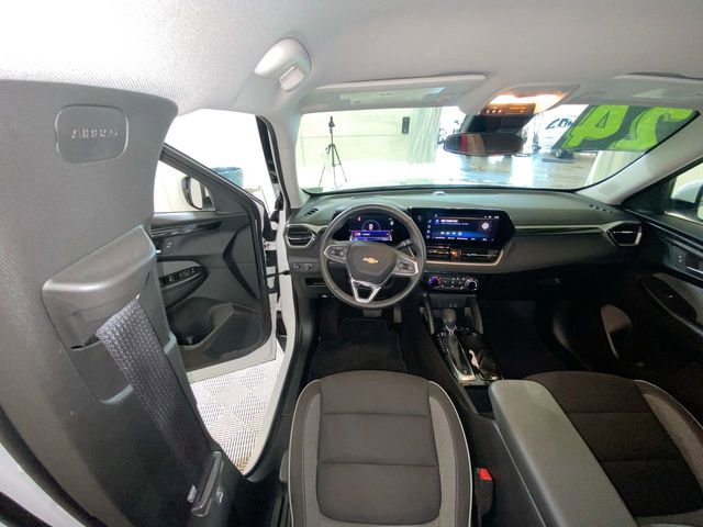 Used 2024 Chevrolet TrailBlazer LT w/ LT Cold Weather Package FWD image 34