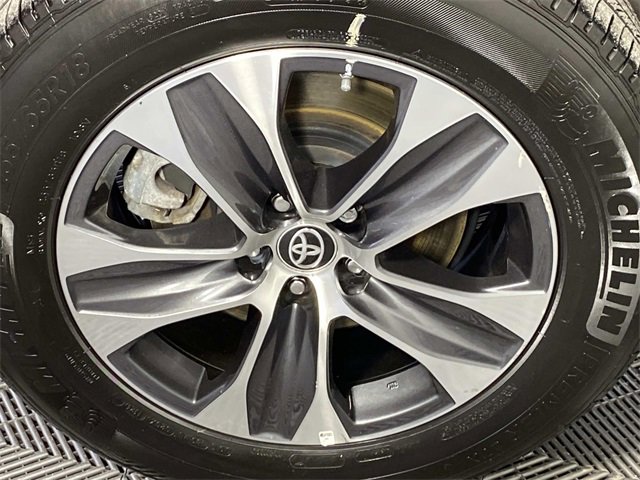 Used 2024 Toyota Highlander XLE image 33