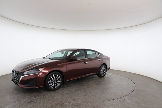 Used 2023 Nissan Altima 2.5 SV FWD image 3