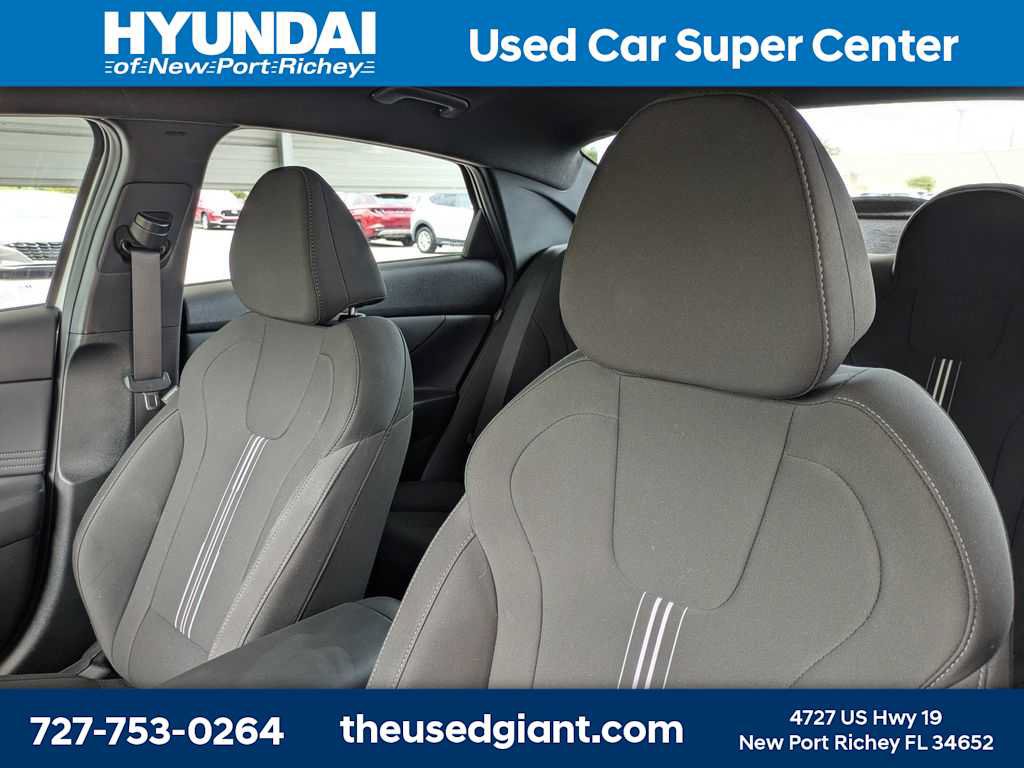 Certified 2025 Hyundai Elantra Sport FWD image 7