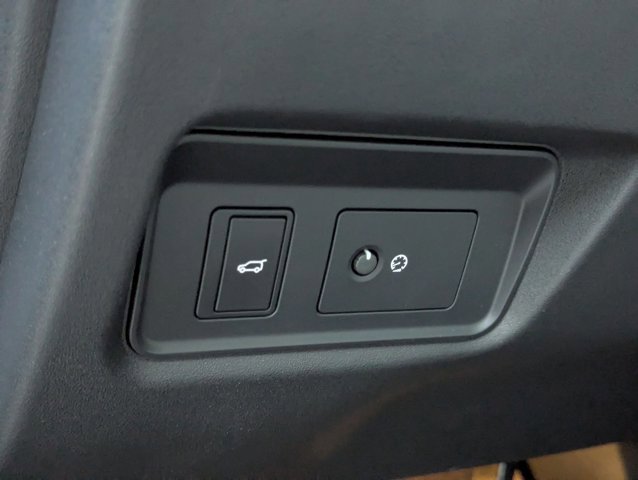 Certified 2024 Jaguar E-PACE R-Dynamic SE AWD/4WD image 11