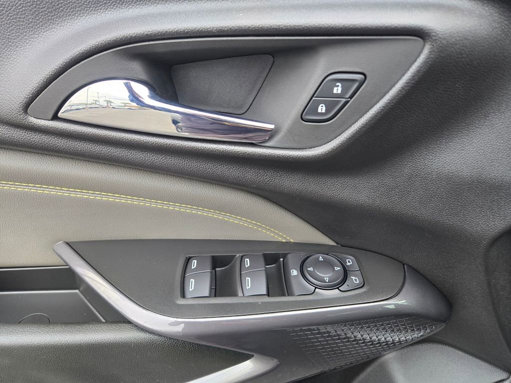 Used 2025 Chevrolet Trax ACTIV w/ Driver Confidence Package image 17