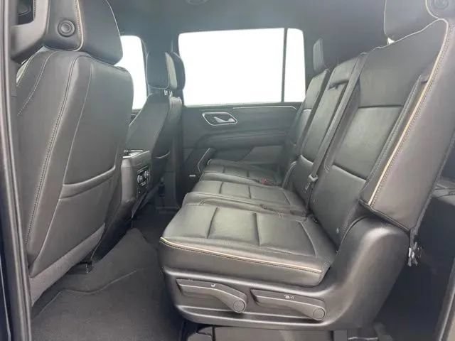 Used 2024 Chevrolet Suburban Premier AWD/4WD image 17