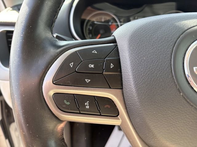 Used 2021 Jeep Cherokee Latitude Plus AWD/4WD image 18