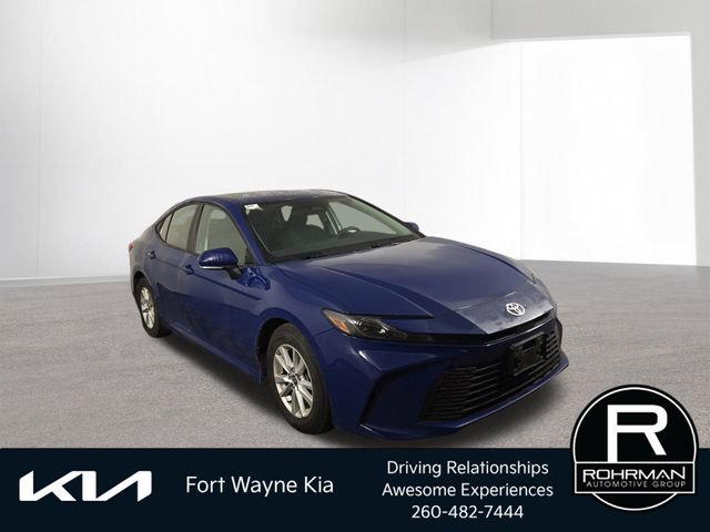 Used 2025 Toyota Camry LE FWD image 4