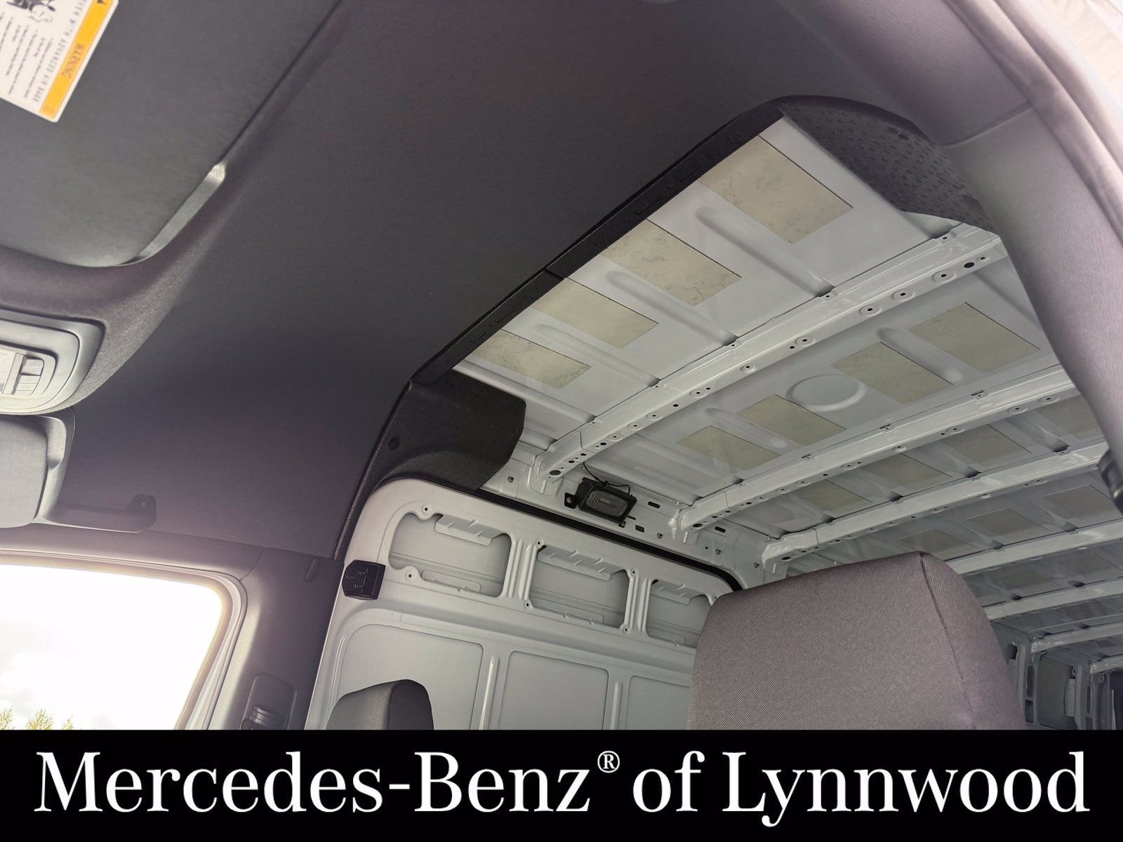 Used 2025 Mercedes-Benz Sprinter 2500 image 18