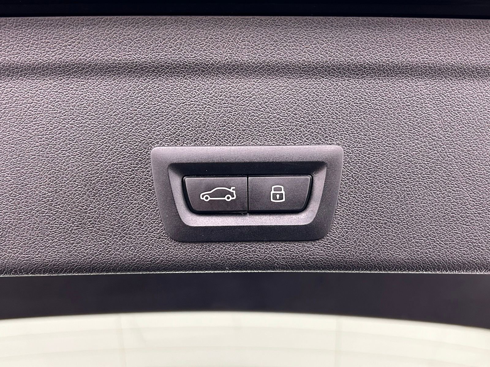 Used 2025 BMW X6 xDrive40i w/ Climate Comfort Package image 40