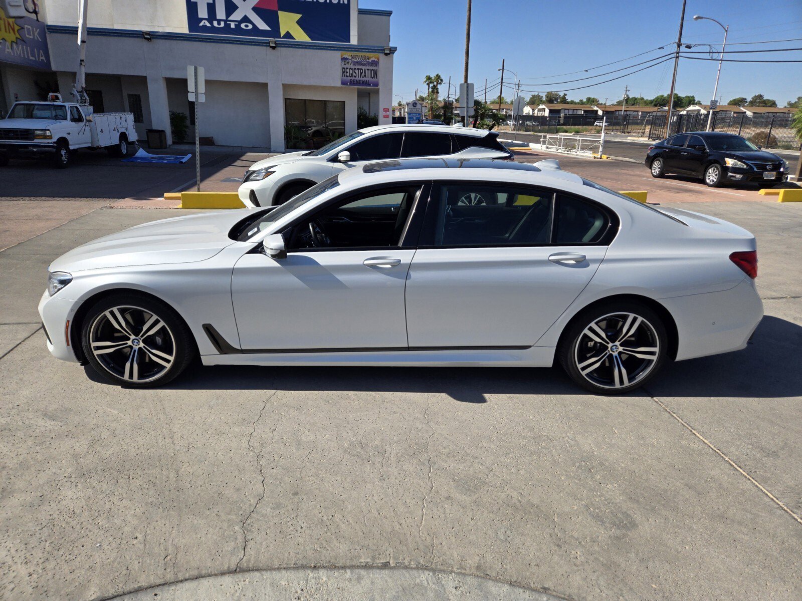 Used 2016 BMW 750i RWD image 2