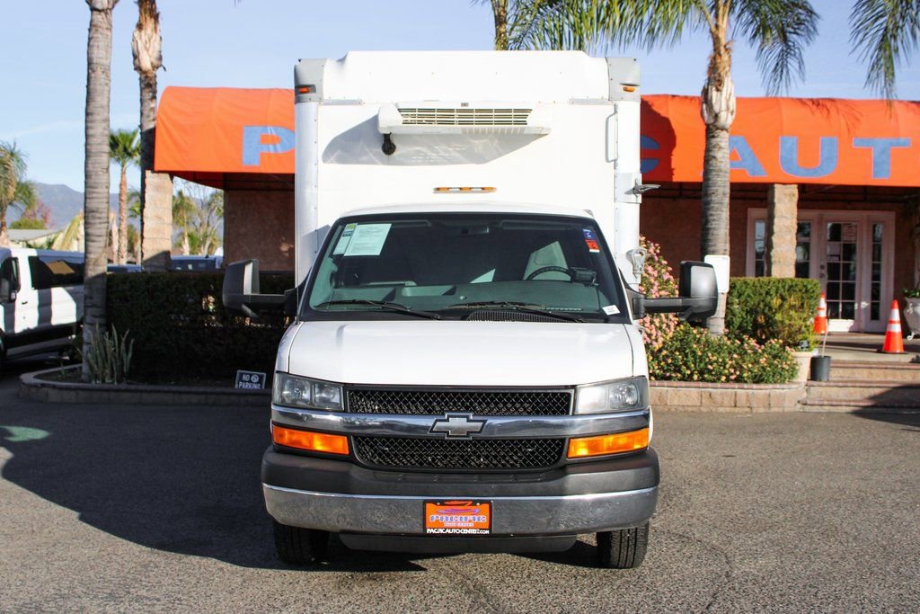 Used 2016 Chevrolet Express 4500 w/ Chrome Appearance Package RWD image 3