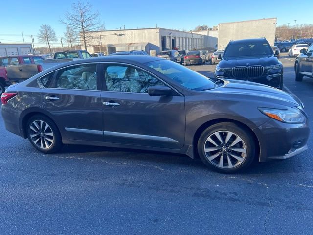 Used 2017 Nissan Altima 2.5 SV image 4