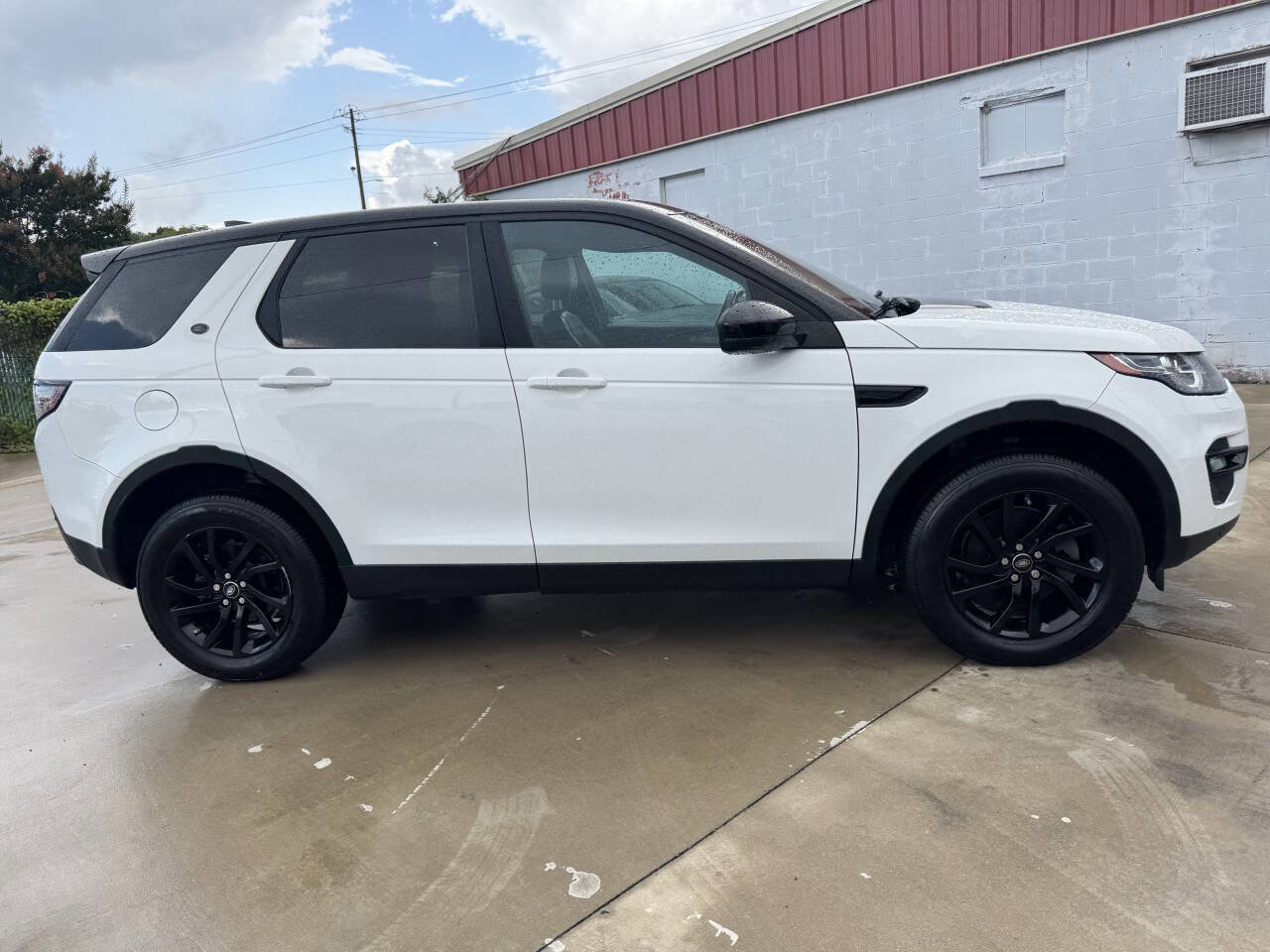 Used 2017 Land Rover Discovery Sport HSE image 15
