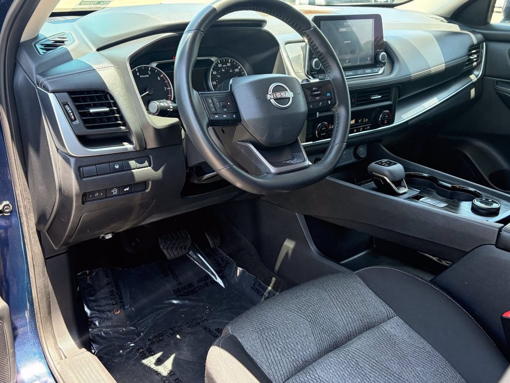 Used 2025 Nissan Rogue SV AWD/4WD image 21