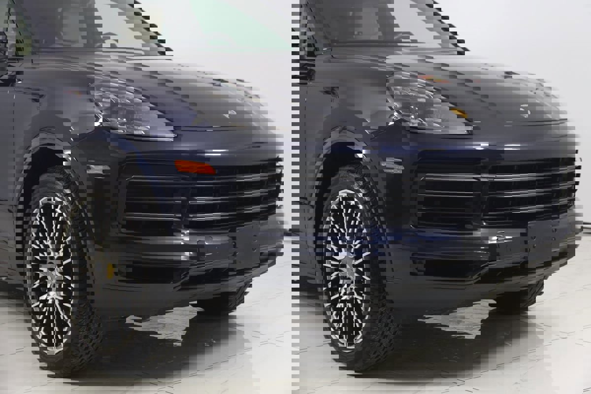 Used 2022 Porsche Cayenne Platinum Edition w/ Premium Package Plus image 25