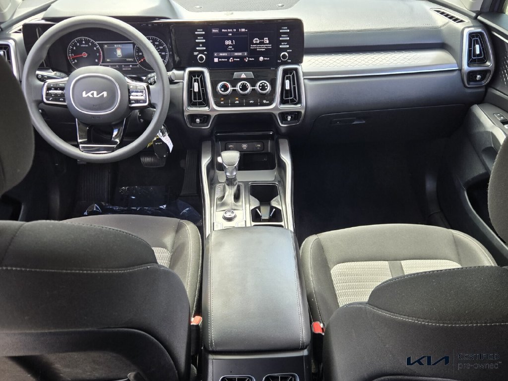 Certified 2023 Kia Sorento LX FWD image 12
