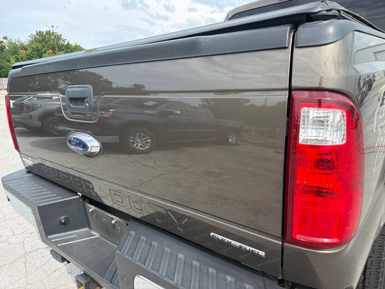 Used 2016 Ford F250 XLT w/ XLT Premium Package AWD/4WD image 4
