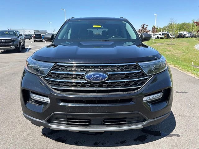 Used 2023 Ford Explorer XLT w/ Equipment Group 202A AWD/4WD image 3