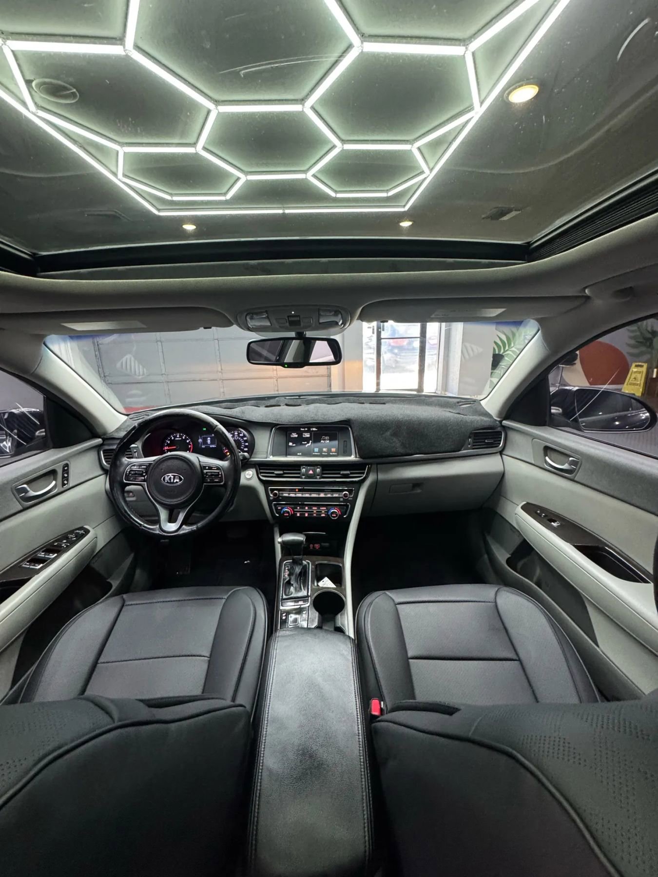 Used 2016 Kia Optima EX w/ Premium Package image 19