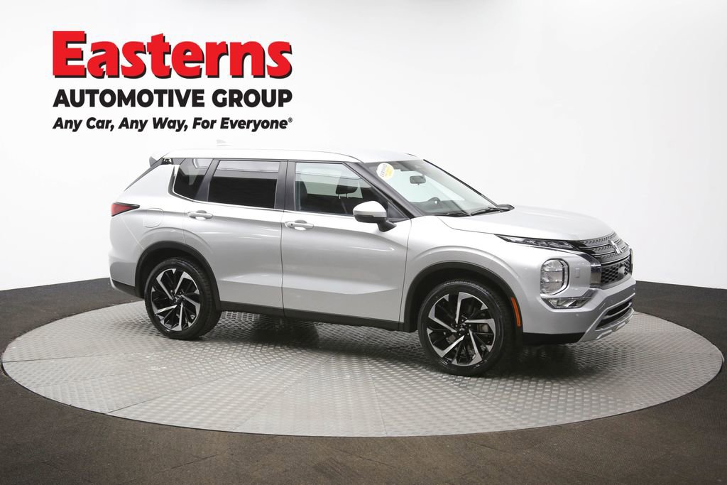 Used 2024 Mitsubishi Outlander SE image 46