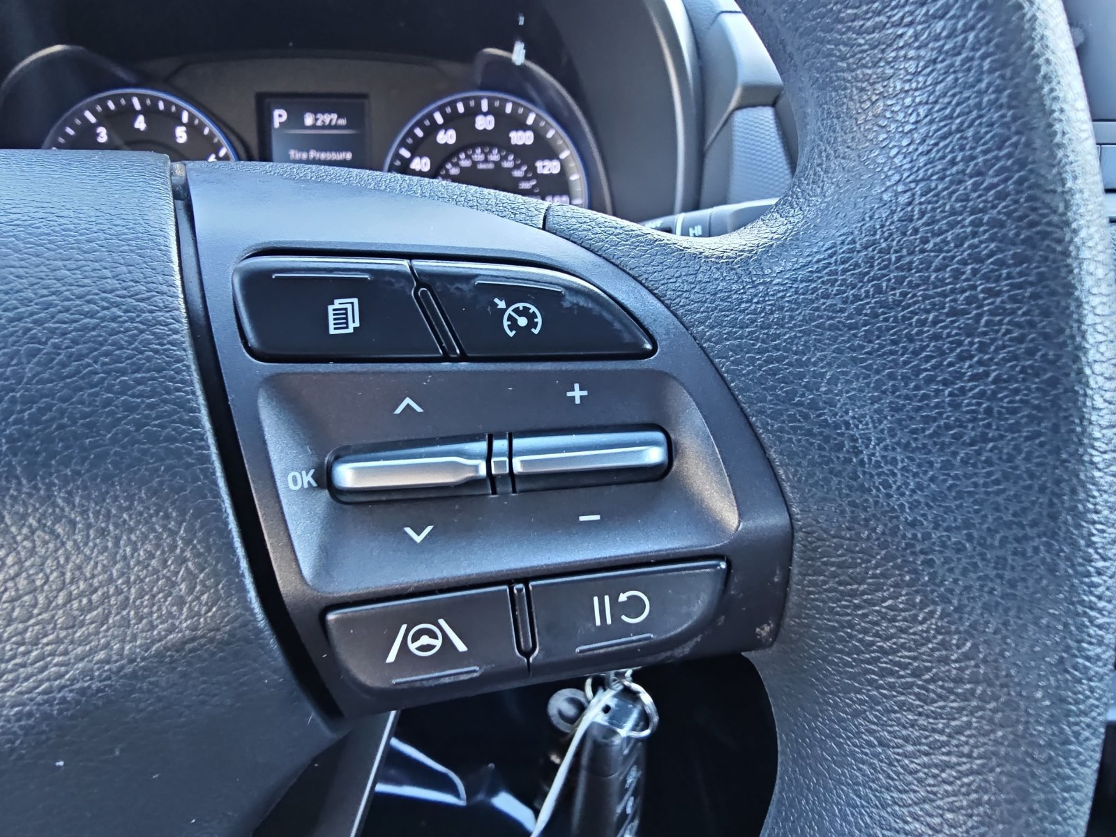 Used 2023 Hyundai Kona SE AWD/4WD image 17