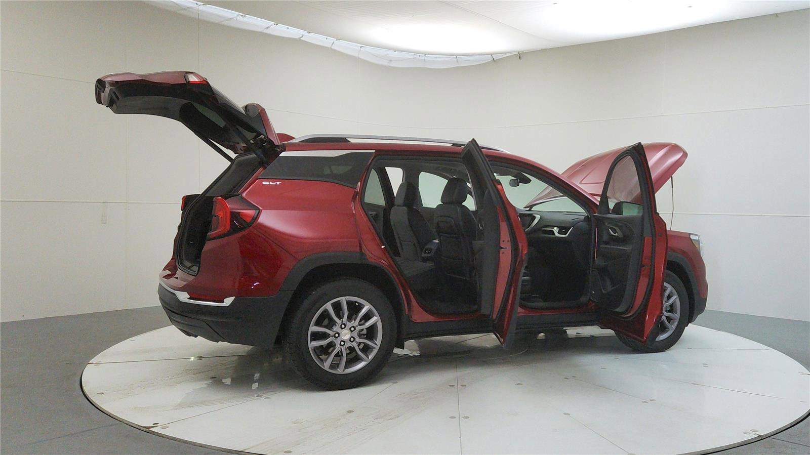 Used 2024 GMC Terrain SLT w/ Infotainment Package II image 12