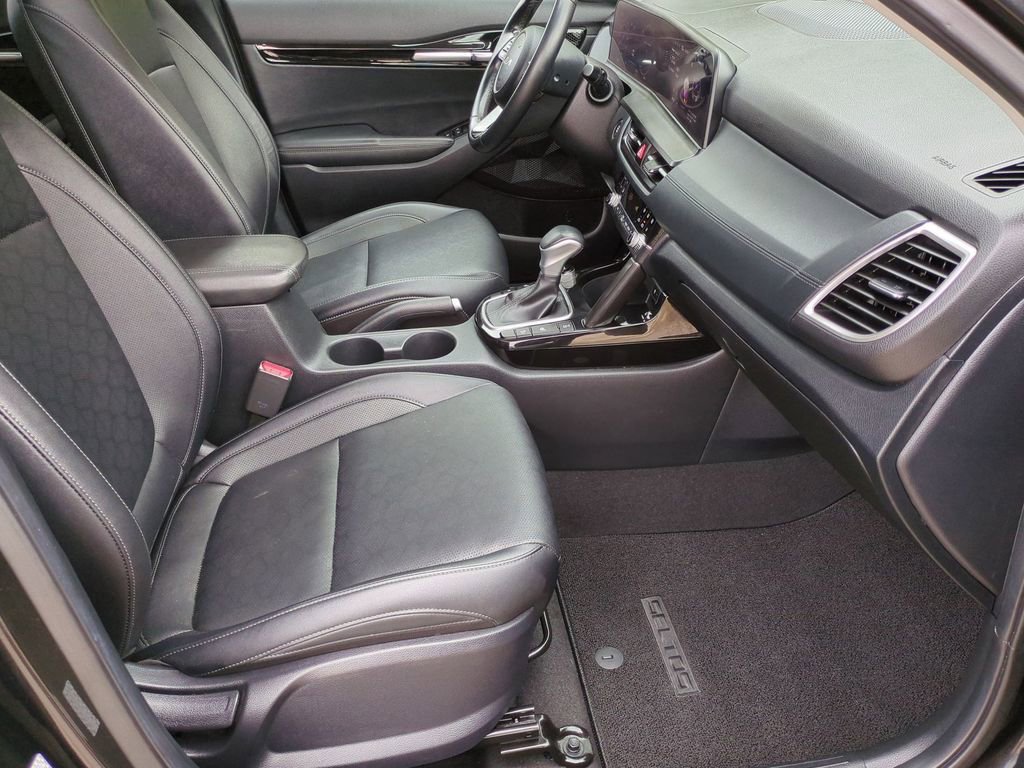 Used 2024 Kia Seltos EX image 19