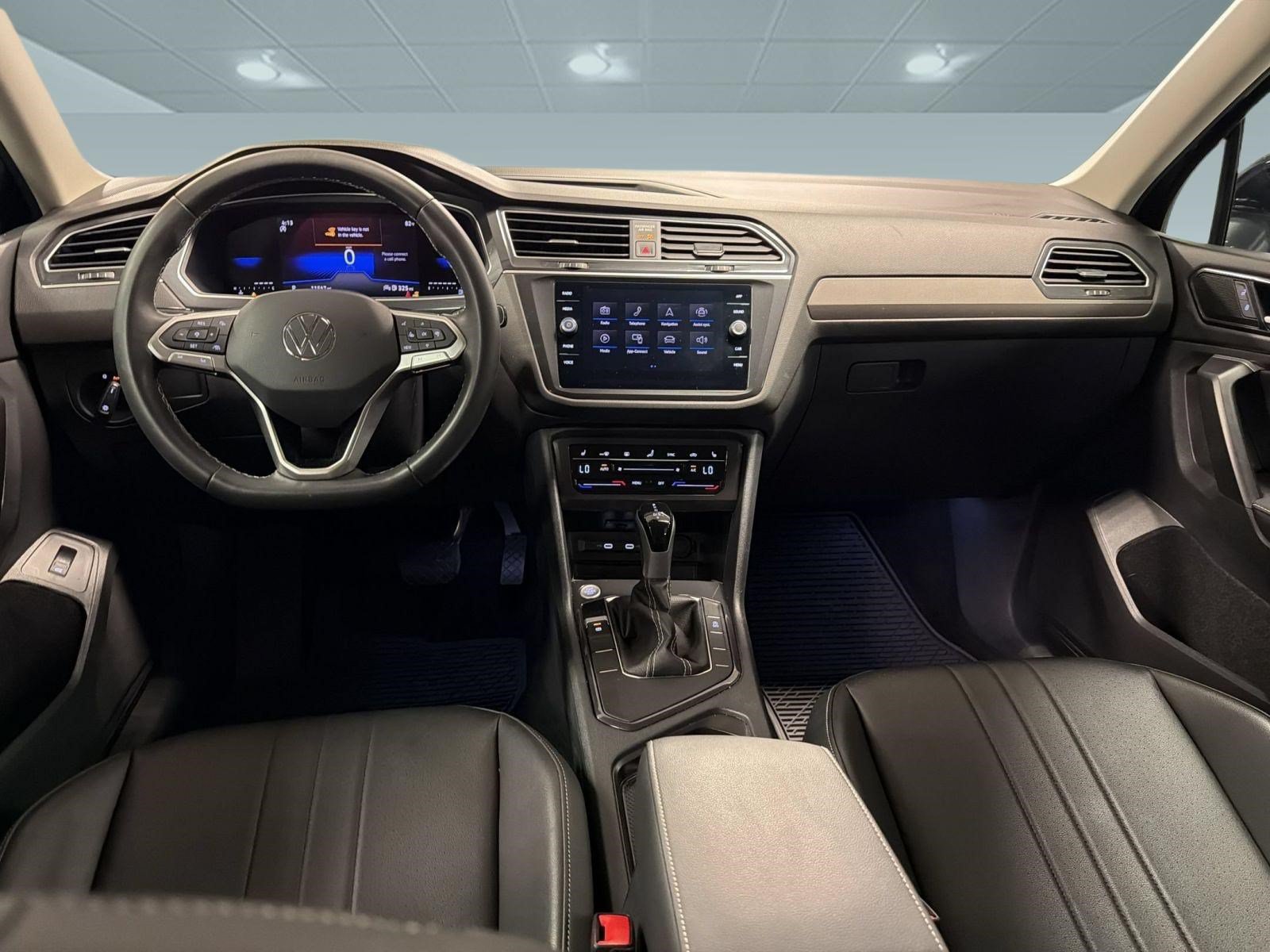 Used 2024 Volkswagen Tiguan SE FWD image 16